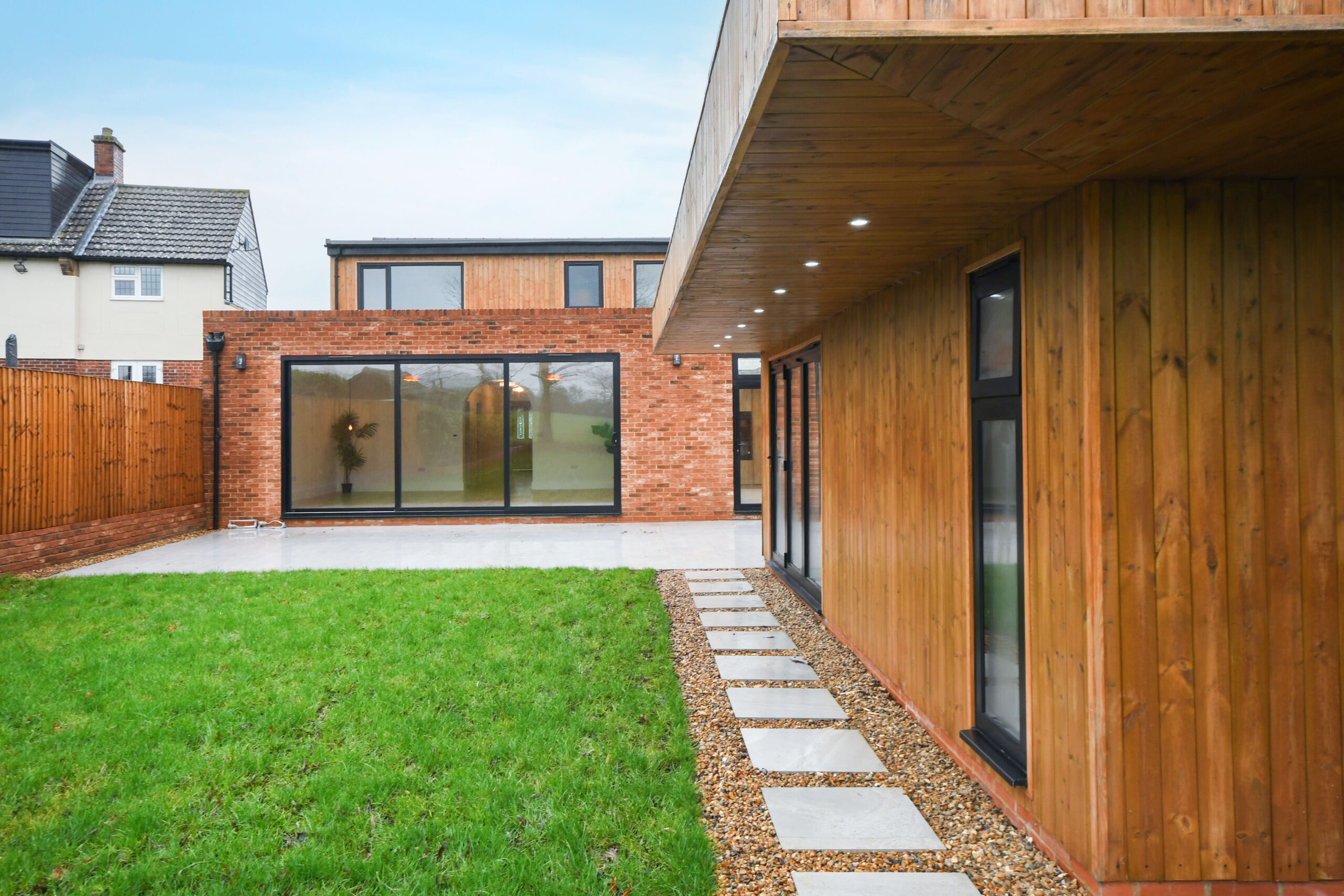 Read more about the article Choosing the Right Glass for Maximum Privacy in Your Home